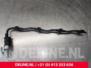 Renault Trafic Brandstof retourleiding O107365 foto 2