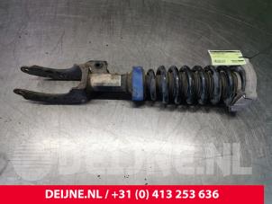 Gebruikte Schokdemperpoot links-voor Porsche Cayenne (9PA) 4.5 S V8 32V Prijs € 125,00 Margeregeling aangeboden door van Deijne Onderdelen Uden B.V.