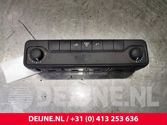 Mercedes Sprinter Kachel Bedieningspaneel O107511