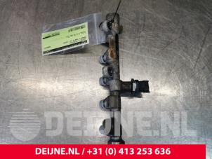Renault Trafic Einspritzdüse (Einspritzer) O107594 foto 2