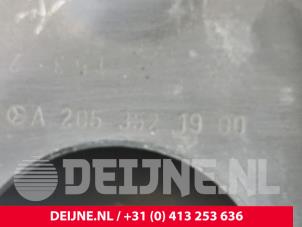 Mercedes C-Klasse Veerschotel rechts-achter O107849 foto 3