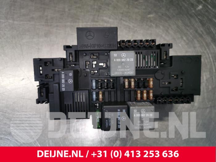 Mercedes C-Klasse Fuse box O107901
