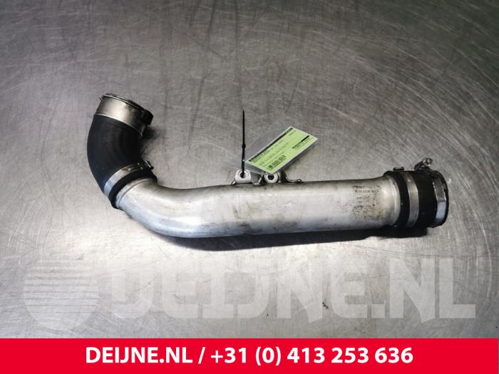 Gebruikte Intercooler Buis Mercedes C (W205) C-220 2.2 CDI BlueTEC, C-220 d 16V Prijs € 30,00 Margeregeling aangeboden door van Deijne Onderdelen Uden B.V.
