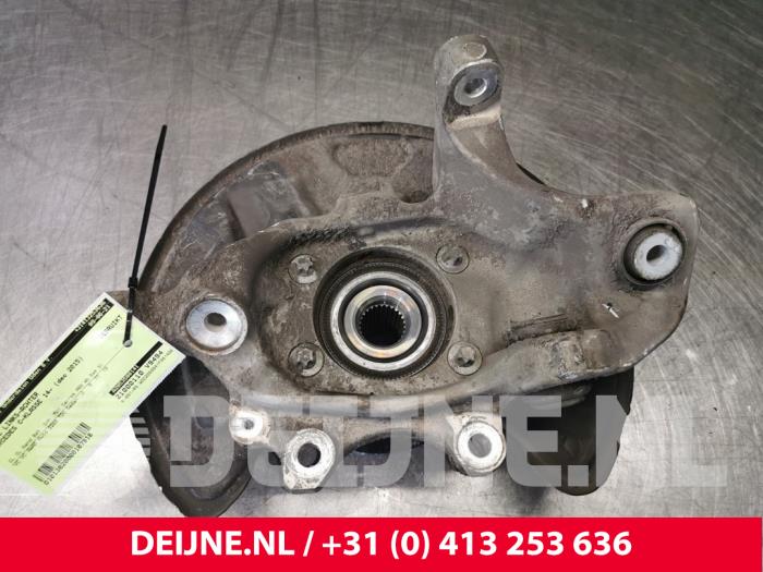 Mercedes C-Klasse Fusee links-achter O107918