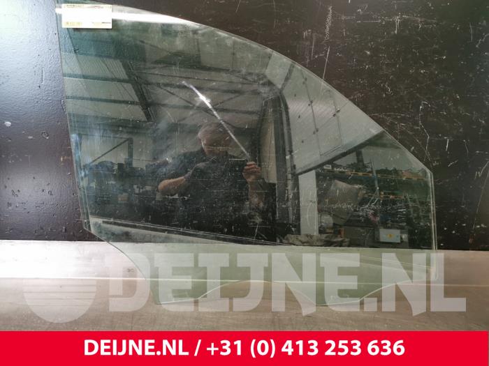 Mercedes ML-Klasse Door window 4-door, front right O107947