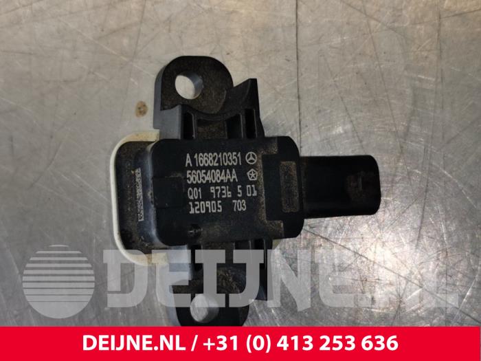 Mercedes ML-Klasse Airbag-Sensor O108071