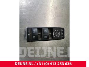 Gebruikte Schakelaar Elektrisch Raam Mercedes ML III (166) 2.1 ML-250 CDI 16V BlueTEC 4-Matic Prijs € 25,00 Margeregeling aangeboden door van Deijne Onderdelen Uden B.V.