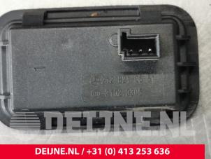 Mercedes ML-Klasse Tailgate switch O108086 photo 2