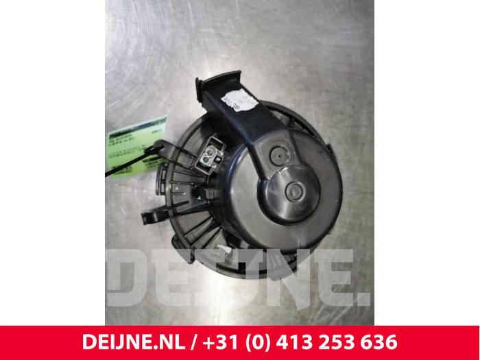 Volkswagen Crafter Kachel Ventilatiemotor O108222