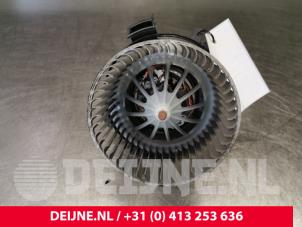 Volkswagen Crafter Heating and ventilation fan motor O108222 photo 2