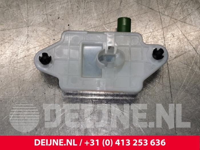 Gebruikte Antenne bluetooth Tesla Model 3 Long Range AWD 75 kWh Prijs € 18,15 Inclusief btw aangeboden door van Deijne Onderdelen Uden B.V.