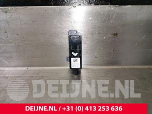 Tesla Model 3 Camera voorzijde O108504 foto 3