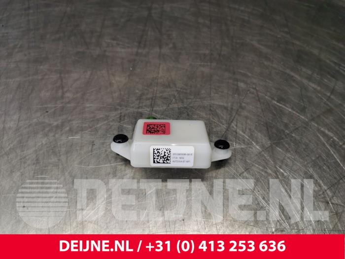 Gebruikte Antenne bluetooth Tesla Model 3 Long Range AWD 75 kWh Prijs € 18,15 Inclusief btw aangeboden door van Deijne Onderdelen Uden B.V.