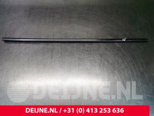 Gebruikte Raamlikker Tesla Model 3 Long Range AWD 75 kWh Prijs € 42,35 Inclusief btw aangeboden door van Deijne Onderdelen Uden B.V.