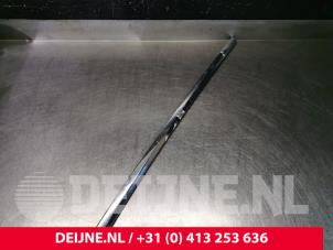 Tesla Model 3 Window rubber O108621 photo 2