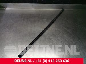 Tesla Model 3 Window rubber O108621 photo 3