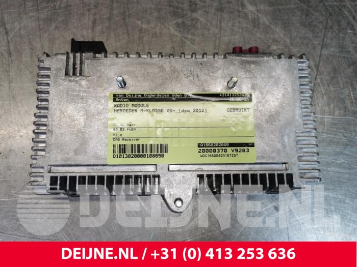 Mercedes ML-Klasse Radio module O108650