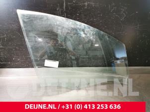 Gebruikte Deurruit 4Deurs rechts-voor Renault Clio IV Estate/Grandtour (7R) 1.5 Energy dCi 90 FAP Prijs € 25,00 Margeregeling aangeboden door van Deijne Onderdelen Uden B.V.