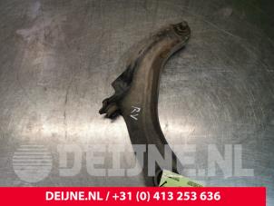 Renault Clio Front lower wishbone, right O108826 photo 2