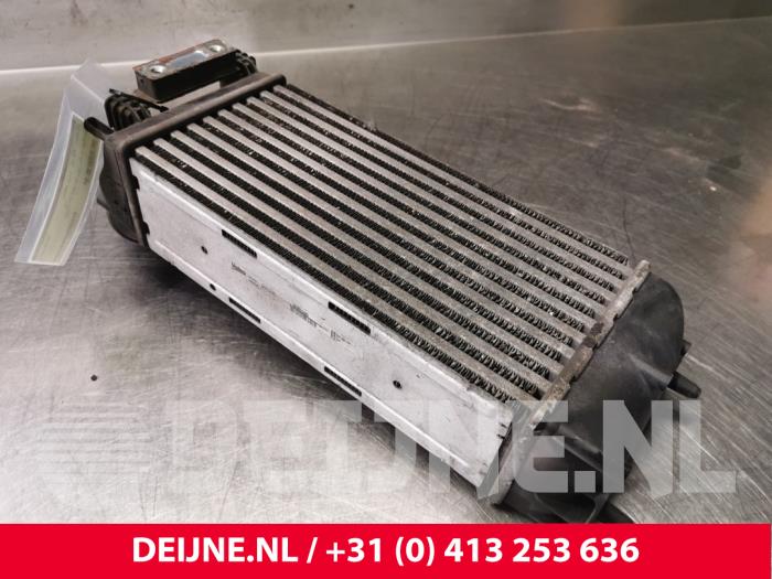 Gebruikte Intercooler Peugeot 308 SW (4E/H) 1.6 16V THP Autom. Prijs € 10,00 Margeregeling aangeboden door van Deijne Onderdelen Uden B.V.