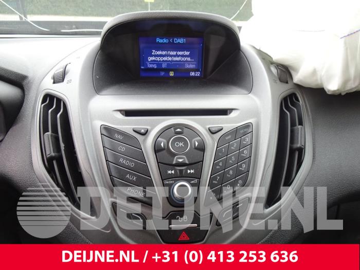 Ford Transit Courier Radio O109258