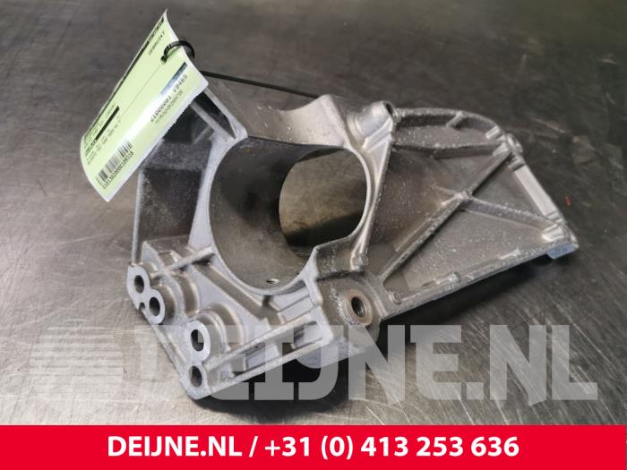 Gebruikte Motorrubber Volvo V40 (MV) 1.5 T3 16V Geartronic Prijs € 20,00 Margeregeling aangeboden door van Deijne Onderdelen Uden B.V.