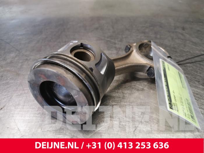 Peugeot Expert Piston O109336