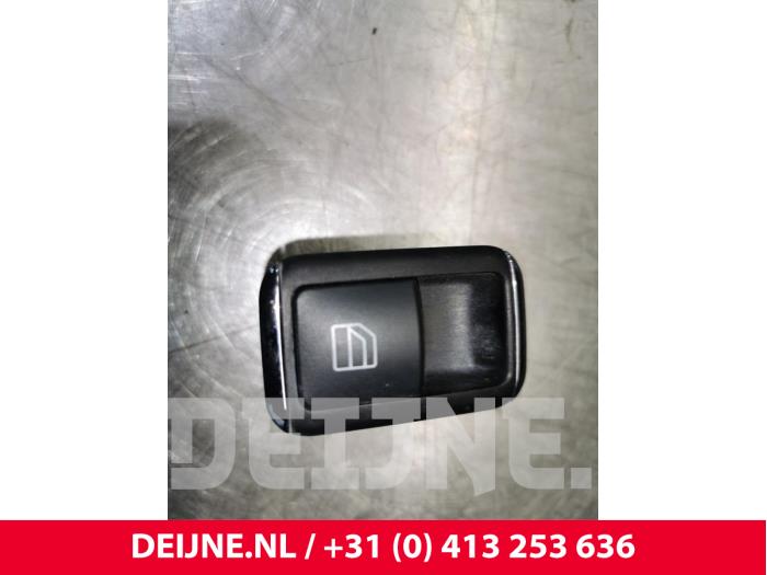 Mercedes C-Klasse Electric window switch O109400