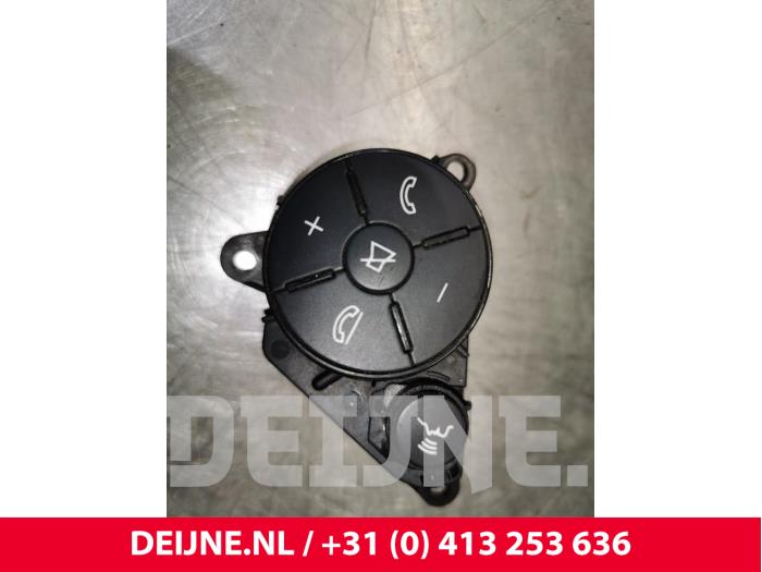 Mercedes C-Klasse Steering wheel switch O109401