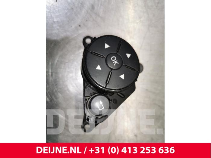Mercedes C-Klasse Steering wheel switch O109402
