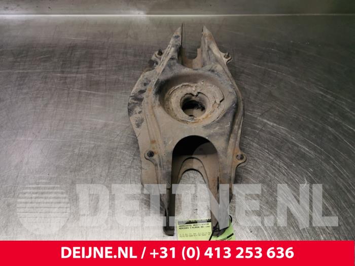 Mercedes C-Klasse Veerschotel rechts-achter O109430