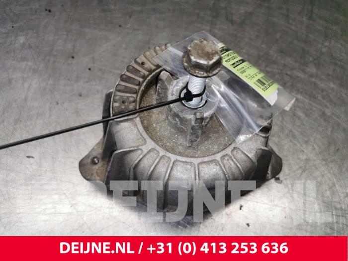 Mercedes C-Klasse Engine mount O109449