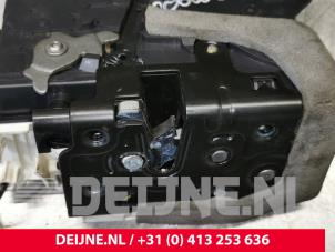 Audi A6 Front door lock mechanism 4-door, right O109454 photo 2