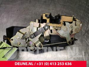 Volvo 850 Deurslot Mechaniek 4Deurs links-achter O109471 foto 3