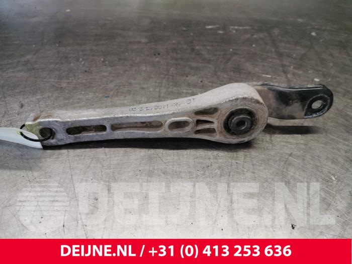 Volkswagen Passat Engine mount O109486