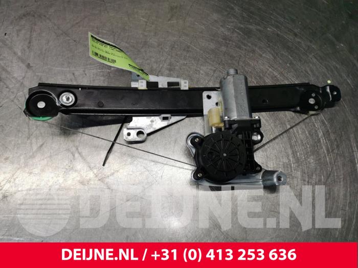Volvo V70 Rear door window mechanism 4-door, left O109835