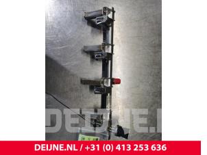 Gebruikte Injector brug Ford Focus 3 Wagon 1.6 SCTi 16V Prijs € 25,00 Margeregeling aangeboden door van Deijne Onderdelen Uden B.V.