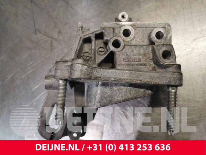 Gebruikte Motorsteun Volvo V40 (MV) 1.6 T3 GTDi 16V Prijs € 25,00 Margeregeling aangeboden door van Deijne Onderdelen Uden B.V.