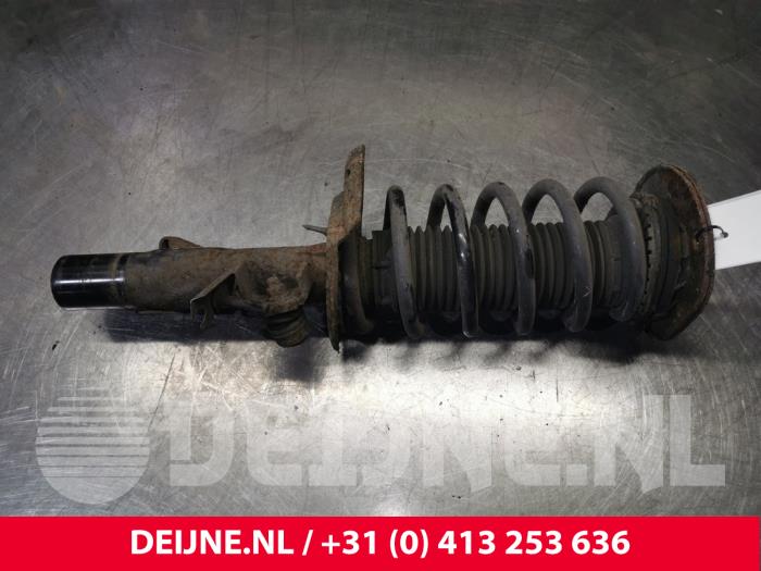 Volvo V60 Schokdemperpoot links-voor O110101