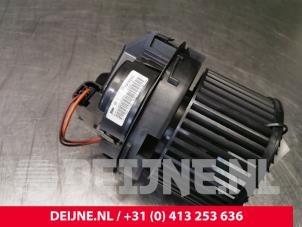 Peugeot 108 Heating and ventilation fan motor O110153 photo 2