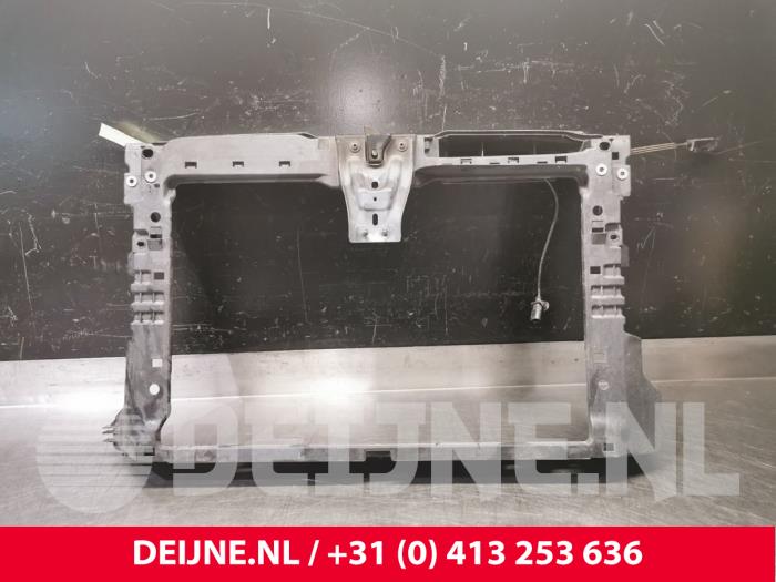 Volkswagen Jetta Front panel O110434