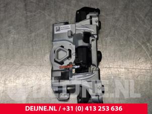 Tesla Model 3 Camera voorzijde O110558 foto 2