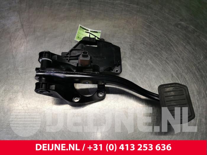 Tesla Model 3 Brake pedal O110561