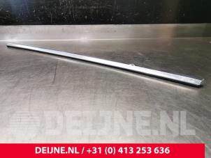 Gebruikte Raamlikker Tesla Model 3 Long Range AWD 75 kWh Prijs € 54,45 Inclusief btw aangeboden door van Deijne Onderdelen Uden B.V.