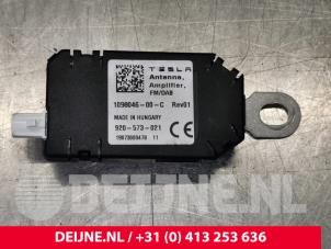Tesla Model 3 Antennenverstärker O110571 foto 2