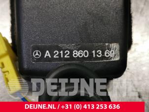 Mercedes E-Klasse Front seatbelt buckle, left O110750 photo 2