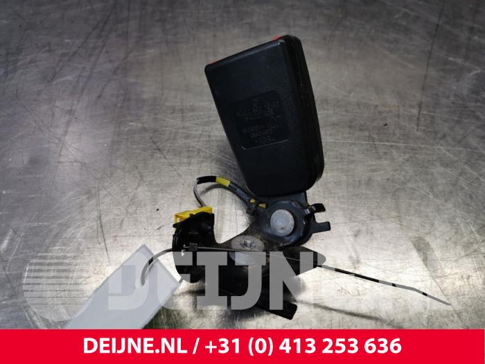 Mercedes E-Klasse Veiligheidsgordel Insteek links-achter O110752