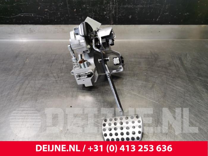 Mercedes E-Klasse Bremspedal O110755