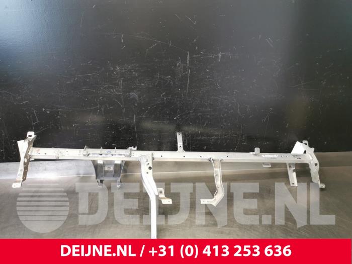 Mercedes E-Klasse Dashboard Balk O110769