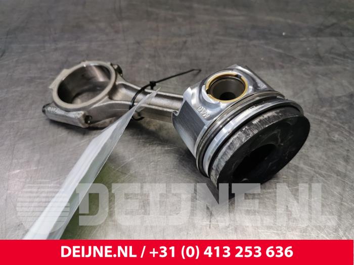 Gebruikte Drijfstang Volkswagen Transporter T5 2.5 TDi Prijs € 96,80 Inclusief btw aangeboden door van Deijne Onderdelen Uden B.V.